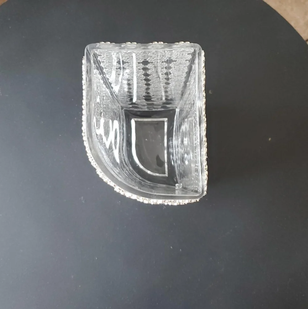Shiny Curved Vase